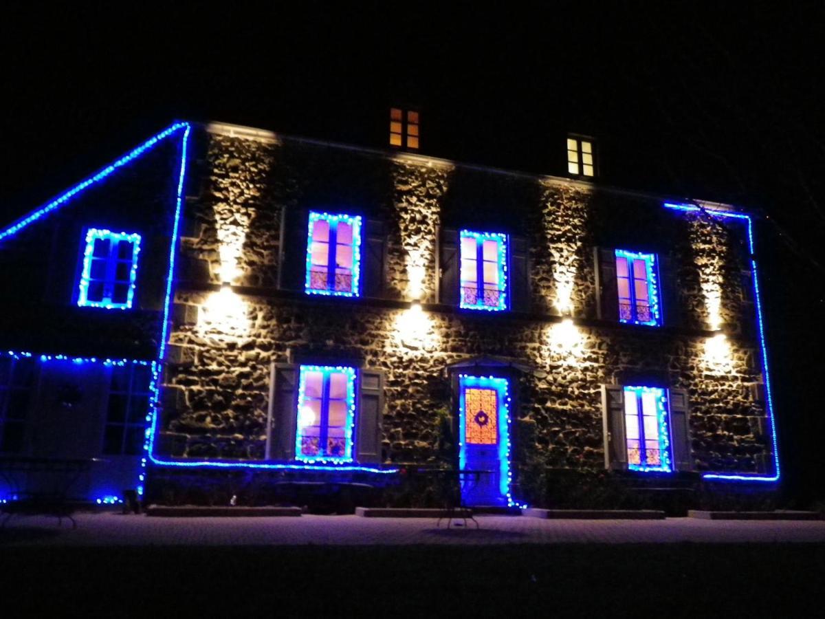 Maison d'Hôtes La Nichée Rochefort-Montagne Exterior foto