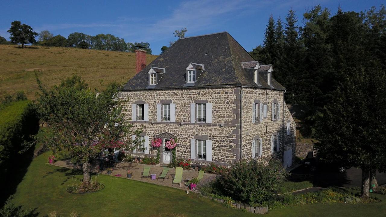 Maison d'Hôtes La Nichée Rochefort-Montagne Exterior foto